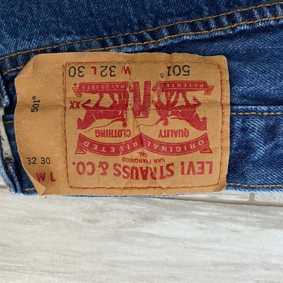 Levi cut off shorts! - Picture 4 of 4